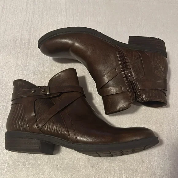 BareTraps Women’s Brown Ankle Booties w/ Design all along the side Size 8 - Picture 6 of 14